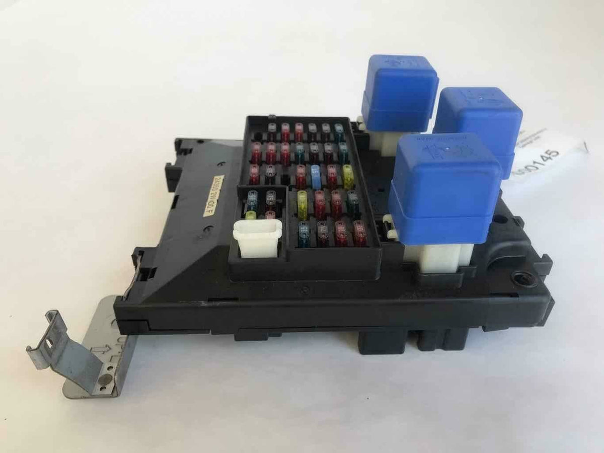 1999 NISSAN PATHFINDER Fuse Box Control Module Unit Panel