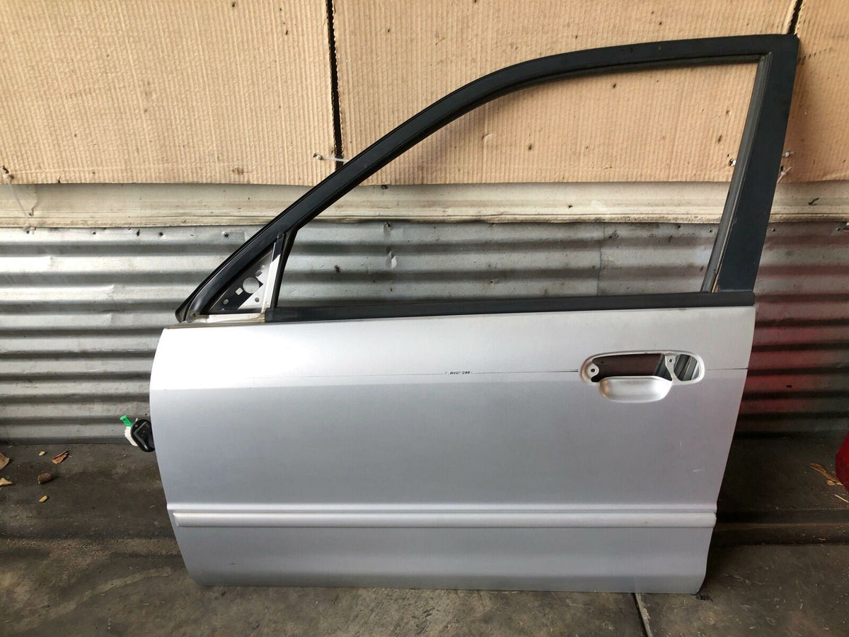 443。ページ 1999 - 2003 MAZDA PROTEGE Front Door Paint Code 22V Left Driver