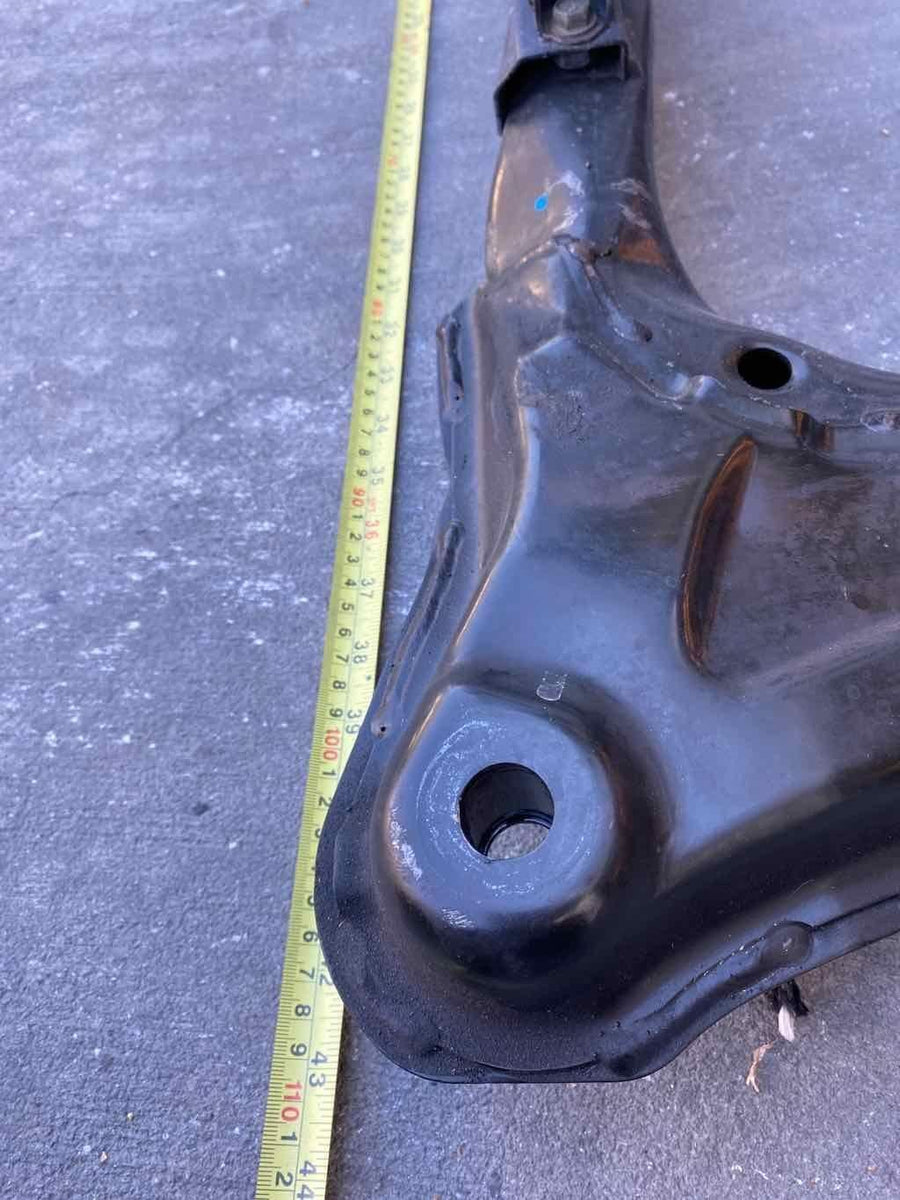 2002 - 2005 HONDA CIVIC Front Undercarriage Crossmember Subframe