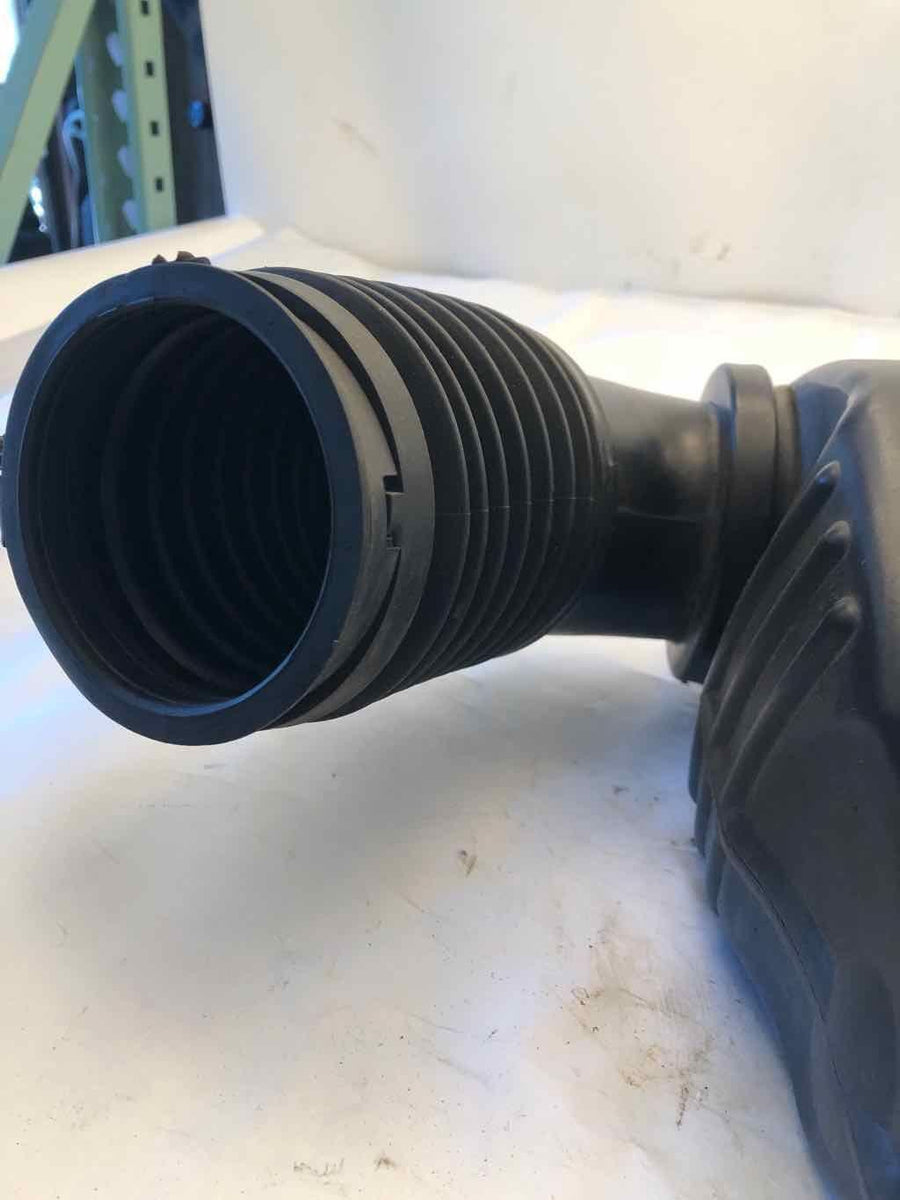 GM OEM Air Cleaner Intake Duct Resonator Housing 2003–2005 Cavalier 2.2L – 22712231