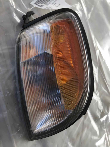 2000 NISSAN XTERRA Front Driver Side Turn Signal Parking Light Left LH 3.3L SUV