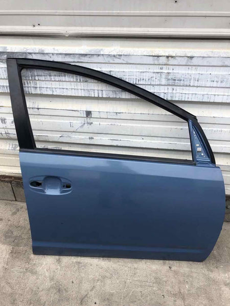 2004 - 2009 TOYOTA PRIUS Front Door Shell Right Passenger Side Color Code: 8S2 M