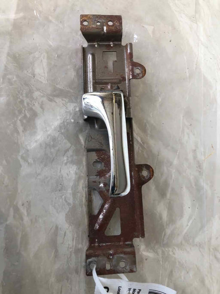 1998 - 2004 CADILLAC SEVILLE Front Door Inner Handle w/ Bracket Passenger Right