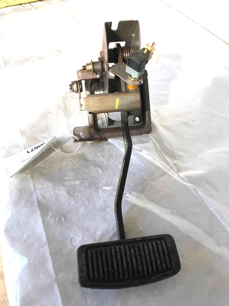 2005 HYUNDAI ELANTRA Foot Floor Brake Pedal Lever Assembly 2.0L 4 Cylinder OEM