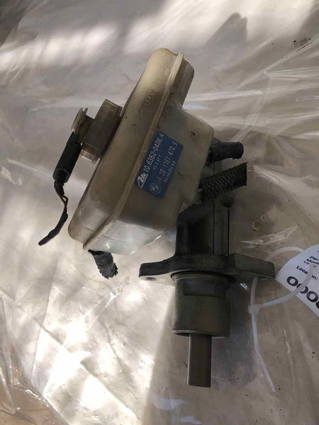 1992 - 1994 BMW Master Cylinder Spoke Machine with Fluid Bottle Reservoir OEM