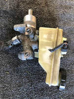2003 - 2006 LINCOLN LS Brake Master Cylinder & Reservoir Bottle Tank 3.9L OEM