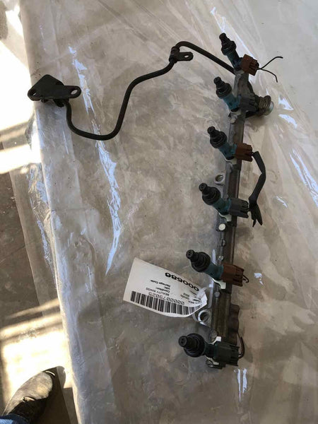 2002 LEXUS GS300 Sedan Fuel Injection Rail w/ Injector Assembly 3.0L 6 Cylinder