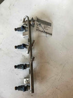 2004 VOLKSWAGEN PASSAT Cylinder Fuel Injection Rail with Injector Assembly OEM Q