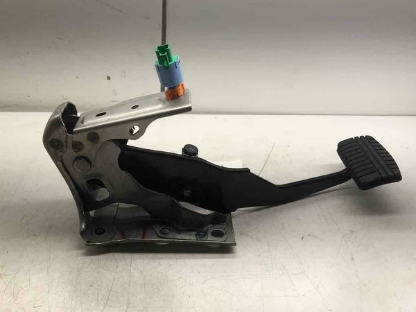 2019 MITSUBISHI OUTLANDER Brake Stop Foot Pedal w/ Sensor Assembly OEM