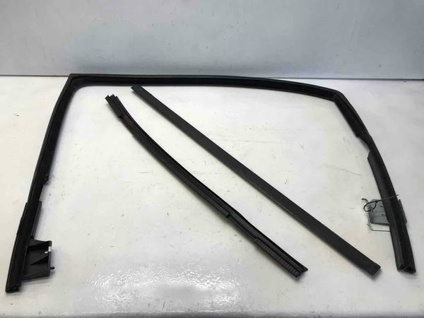 2004 GMC ENVOY Front Door Weather Stripping Seal Passenger Right RH OEM