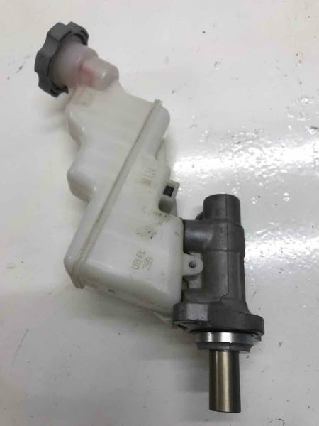 2016 2017 KIA RIO Master Brake Cylinder w/ Reservoir Bottle Tank OEM