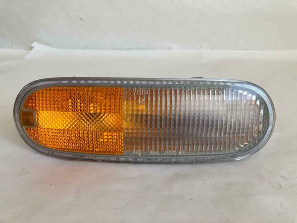 1998 - 2005 VOLKSWAGEN BEETLE Front Turn Light Lamp Signal Passenger Right OEM