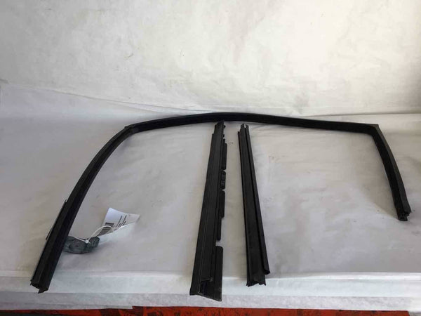 1999 FORD EXPLORER Front Door Weather Stripping Seal Gasket Driver Left LH OEM