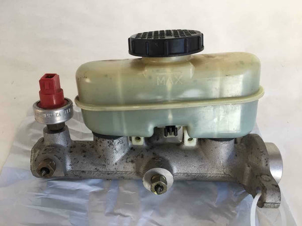 1998 - 2000 FORD EXPLORER Power Brake Master Cylinder w/ Reservoir Tank OEM