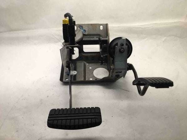 2002 VOLVO S40 40 SERIES Accelerator Gas & Brake Pedal Set w/ Mount Bracket OEM