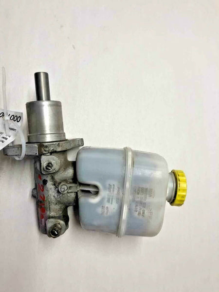 2002 - 2004 JEEP LIBERTY Brake Master Cylinder w/ Recovery Tank Bottle 3.7L OEM