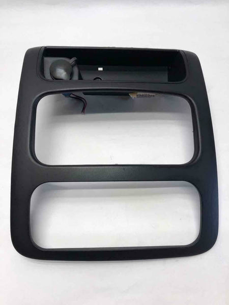 2005 2006 JEEP LIBERTY Center Dash Radio Climate Control Instrument Trim Panel