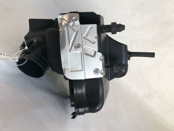 2009 - 2016 AUDI A4 Air Cleaner Filter Cleaner Housing Box 2.0L 8K0133837BJ