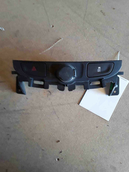 2013 MALIBU LT SEDAN CENTER DASH HAZARD TRACTION CONTROL POWER OUTLET SWITCH OEM