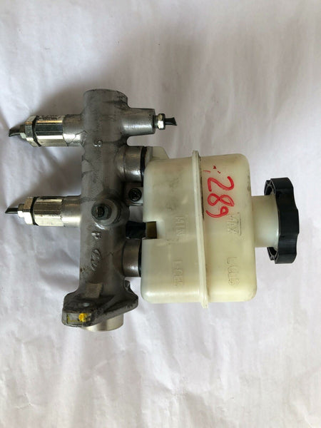 2002 - 2003 HYUNDAI SONATA Engine Brake Master Cylinder W/ Brake Fluid Tank G