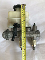 2002 - 2003 HYUNDAI SONATA Engine Brake Master Cylinder W/ Brake Fluid Tank G