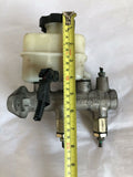 2002 - 2003 HYUNDAI SONATA Engine Brake Master Cylinder W/ Brake Fluid Tank G