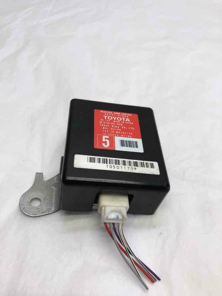 2004 TOYOTA PRIUS Door Control Receiver Module ID 89741-47080 Sedan G