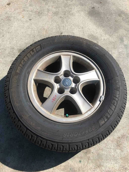 2001 - 2004 HYUNDAI SANTA FE 16" Wheel Rim & Michelin Tire 16x6-1/2 225/70R16 M