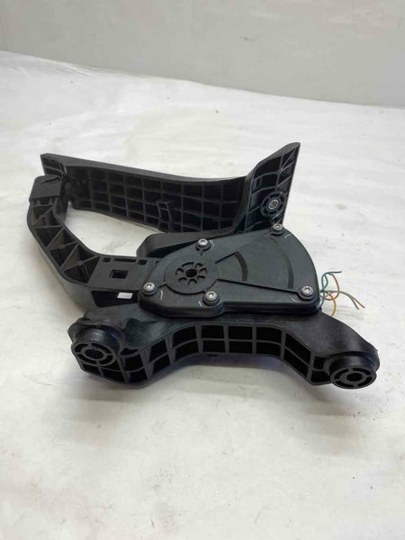 2014 HYUNDAI SONATA Front Accelerator Throttle Gas Pedal 2.4L Sedan A/T G