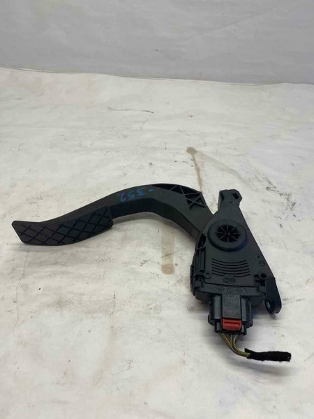 2010 AUDI A4 Front Accelerator Throttle Gas Pedal (8K1723523) 2.0L Sedan A/T G