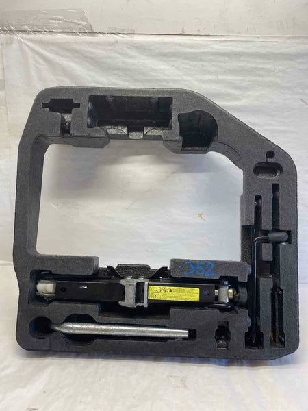 2009 - 2016 AUDI A4 Emergency Scissor Jack & Tool Kit Assembly With Carrier G
