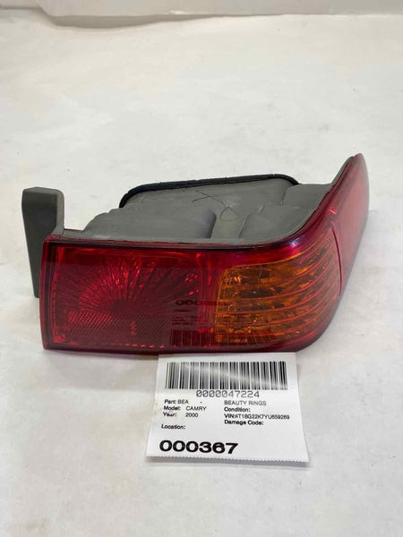 2000 - 2001TOYOTA CAMRY Tail Light Assembly Quarter Panel Mounted Right Side G