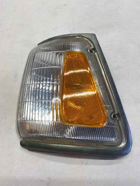 1991 TOYOTA 4RUNNER Front Right Corner Turn Signal Light Assembly Passenger RH M