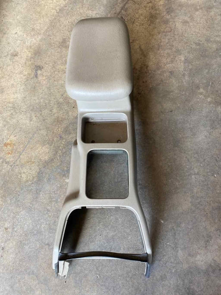 2000 - 2004 JEEP GRAND CHEROKEE Wagon Front Center Console Assembly W/ Armrest T