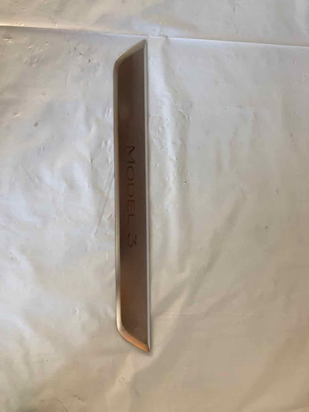 2022 TESLA MODEL 3 Sedan Front Door Sill Plate Right Passenger Side RH AWD T