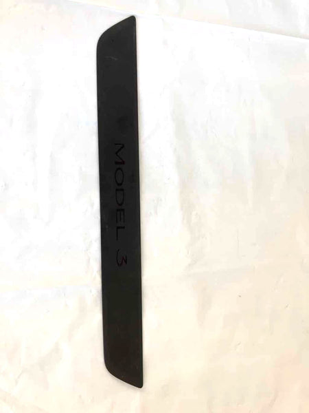 2021 TESLA MODEL 3 Sedan Front Door Sill Plate Right Passenger Side RH G