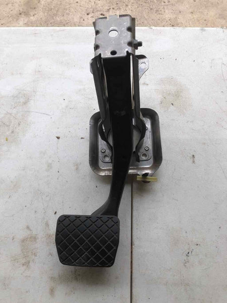 2015 VW PASSAT SE Sedan 1.8L FWD Automatic Transmission A/T Stop Brake Pedal