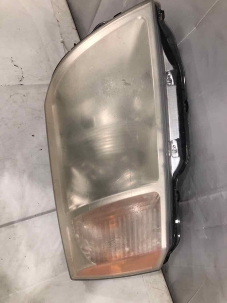 2004 - 2011 MITSUBISHI ENDEAVOR Head Light Lamp Assembly Right Passenger Side RH