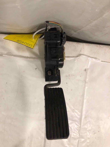 2004 MITSUBISHI ENDEAVOR Limited Wagon Automatic Trans. Gas Accelerator Pedal G