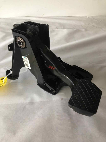 2015 GOLF Wagon 2.0L FWD Automatic Transmission Brake Gas Pedal A