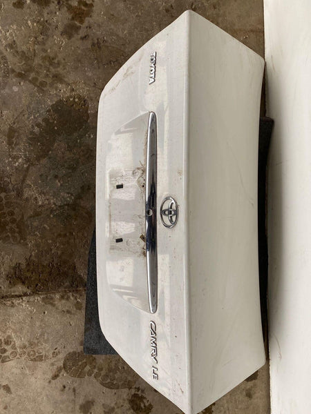 2002-2006 TOYOTA CAMRY LE Sedan 4Door Rear Trunk Decklid Assembly Paint Code 040