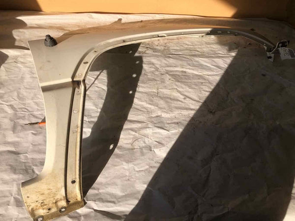 2002 - 2004 JEEP LIBERTY 3.7L Wagon Fender Right Paint Code: PW1 Color White M