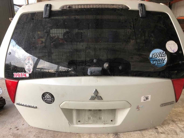 2004 - 2008 MITSUBISHI ENDEAVOR Limited Wagon 3.8L Trunk Decklid Hatch Tailgate