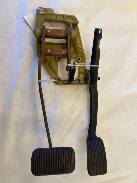 2002 FORD WINDSTAR LX Van 3.8L Gas and Brake Floor Pedal Assembly Auto Trans. G