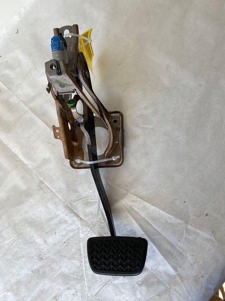 2002 TOYOTA CAMRY XLE Sedan 3.0L 6 Cylinder Automatic Transmission Brake Pedal G