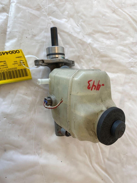 2002-2006 TOYOTA CAMRY XLE 6 Cylinder Brake Master Cylinder Fluid Reservoir Tank