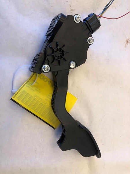 2015 TOYOTA PRIUS C Hatchback Automatic Trans. Gas Accelerator Throttle Pedal