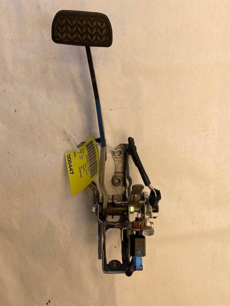 2015 TOYOTA PRIUS C Hatchback 4 Cylinder Automatic Transmission Brake Pedal G