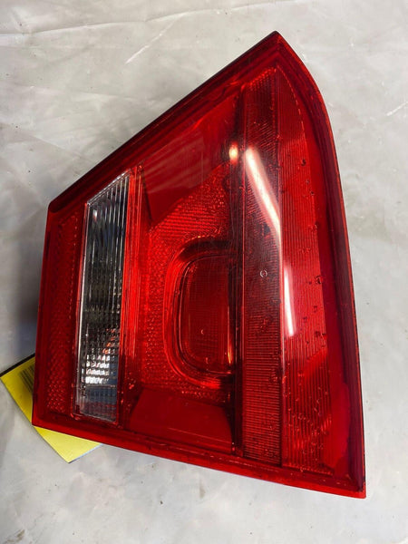 2006 VW PASSAT Sedan Rear Tail Light Lamp Assy. Lid Mounted Right Passenger Side