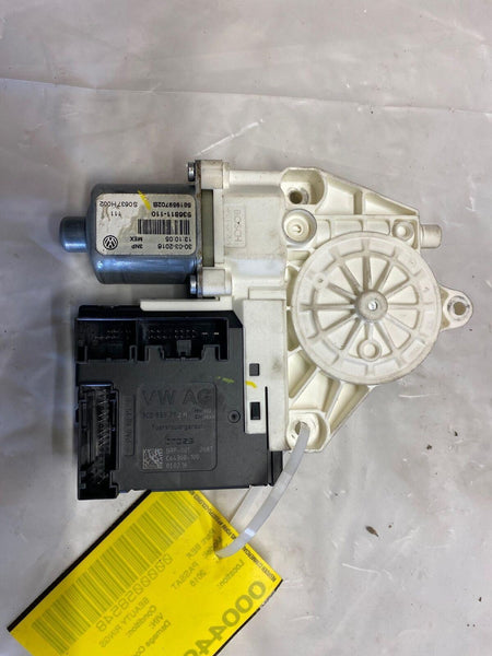 2016 - 2020 VOLKSWAGEN PASSAT Front Power Window Motor Right Passenger Side RH